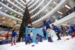 Ornamen Natal Hiasi Mal-Mal di Jakarta