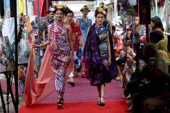 Dollymorphosa Promosikan Produk UKM Kampung Bekas Lokalisasi