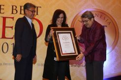 Presiden Direktur Radana Bhaskara Finance Raih Penghargaan The Best CEO