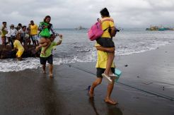 Cuaca Buruk, Kapal Feri di Filipina Tenggelam