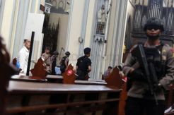 Polisi Sterilisasi Gereja Katedral Jakarta Jelang Misa Natal