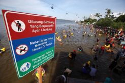Libur Natal di Pantai Ancol