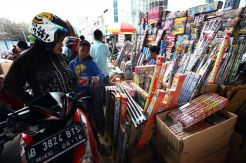 Berburu Kembang Api Tahun Baru di Asemka