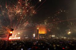 Pesta Kembang Api Meriahkan Malam Pergantian Tahun di Bundaran HI