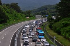 Arus Balik Libur Tahun Baru di Tol Banyumanik Semarang