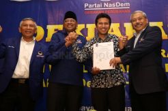 Partai Nasdem Serahkan SK Dukungan Calon Kepala Daerah di Jatim
