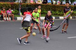 Memasyarakatkan Olahraga Hoki Lewat Hoki On The Street