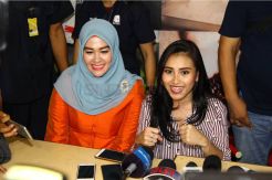 Ayu Ting Ting Promosikan Album Kamu Kamu Kamu di ITC Depok