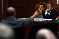 Setya Novanto Jalani Sidang Lanjutan
