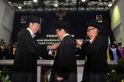 Muliaman D Hadad Dikukuhkan Sebagai Guru Besar Undip