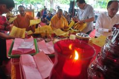 Ritual Sembahyang Po Un di Gang Lombok Semarang