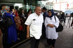 Gubernur Sumsel Alex Noerdin Jenguk Korban Ambruknya Selasar BEI