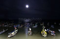 Gerhana Bulan Super Blue Blood Moon di Pantai Kenjeran Surabaya