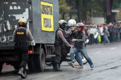 Polisi Gelar Simulasi Pengamanan Pilkada di Kota Malang