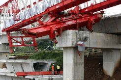 Polisi Lakukan Olah TKP Crane Ambruk di Jatinegara