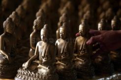 Memandikan Patung Dewa di Vihara Buddhayana Surabaya