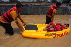 Jatinegara Terendam Banjir Kiriman