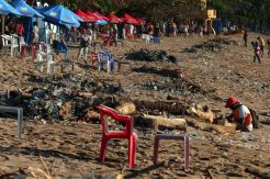 Pesisir Pantai Selatan Bali Dipenuhi Sampah