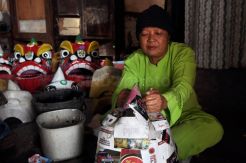 Jelang Imlek, Perajin Barongsai Kebanjiran Pesanan