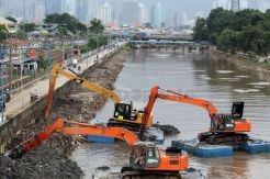 Pengerukan Sungai Ciliwung Antisipasi Banjir