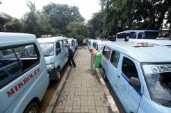 Puluhan Sopir Angkot Protes Transjakarta Rute Kampung Melayu-Tanah Abang