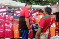 Suvenir Tim Peserta Piala Presiden Laku Keras