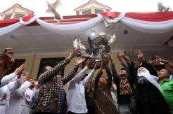 Cagub Khofifah Resmikan Rumah Aspirasi Warga Jatim