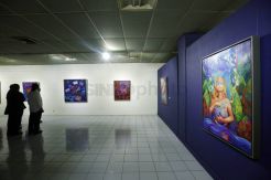 Aurora Santika Pangastuti Angkat Isu Sosial dalam Pameran Breaking Through