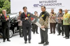 Mitsubishi Hibahkan 10 Kendaraan LCEV ke Pemerintah Indonesia