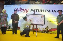 Pasangan Cagub-Cawagub Ikuti Deklarasi Jateng Patuh Pajak