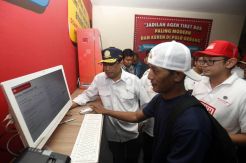 Menhub Cek Fasilitas E-Tiket Terminal Bus Pulo Gebang