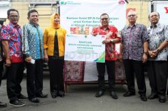 BPJS Ketenagakerjaan Serahkan Bantuan Kepada Korban Longsor Kuningan