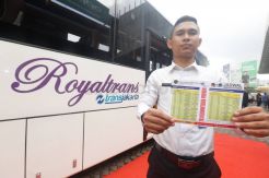 Melihat Kenyamanan Bus Royaltrans Rute Pintu Tol Bekasi Barat 1-Jakarta