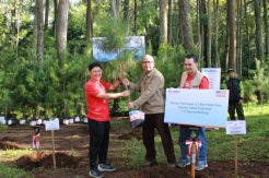 BRI Tanam Pohon di Taman Hutan Raya Ir.H. Juanda Bandung