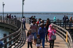 Liburan Nyepi di Pantai Ancol Jakarta