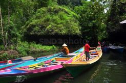 Menjelajahi Gugusan Pegunungan Karst di Maros