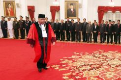 Presiden Jokowi Saksikan Pengucapan Sumpah Hakim Konstitusi Arief Hidayat