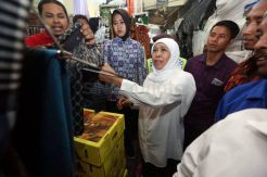 Cagub Khofifah Blusukan ke Pasar Bong dan Pabean Surabaya