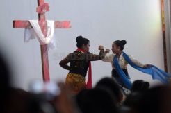 Perayaan Jumat Agung di Gereja Katolik Paroki Santo Albertus De Trapanai Malang