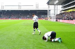 Sujud Syukur M Salah Setelah Menjadi Penentu Kemenangan Liverpool