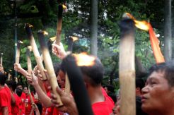 Ratusan Kristiani Ikuti Kirab Obor Paskah Nasional