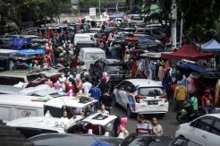 Pedagang Pasar Tasik Berjualan di Bahu Jalan