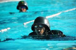 Perwira Kodam IV/Diponegoro Diuji Renang Militer