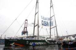 Kapal Rainbow Warrior Merapat di Tanjung Priok Jakarta
