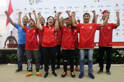 Menko PMK Lepas Timnas Sepak Bola Anak Jalanan