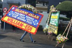 Karangan Bunga Terus Berdatangan di Mako Brimob