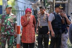 Wali Kota Risma Tinjau Lokasi Ledakan Bom di Gereja Pantekosta Surabaya