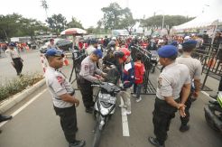 Suporter Persija Diperiksa Ketat Masuk Kompleks GBK