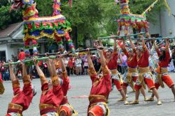 Tari Warak Ngendog Awali Tradisi Dugderan