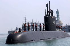 Kapal Selam KRI Ardadedali 404 Tiba di Surabaya